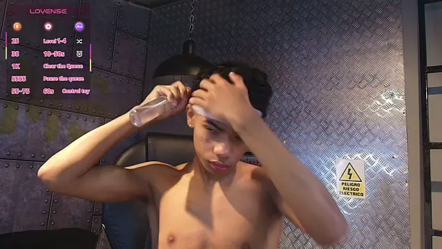 Snapshot of AlanCutee chatting on 11, 9, 2025 AlanCutee online show from 11, 9, 2025