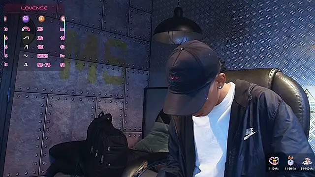 Snapshot of AlanCutee chatting on 12, 9, 2025 AlanCutee online show from 12, 9, 2025