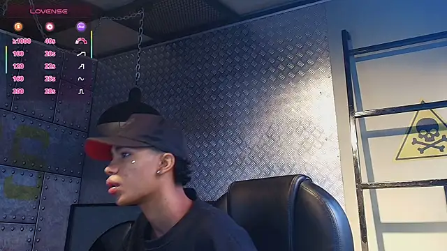 Snapshot of AlanCutee chatting on 13, 9, 2025 AlanCutee online show from 13, 9, 2025