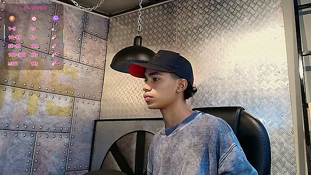 Snapshot of AlanCutee chatting on 15, 9, 2025 AlanCutee online show from 15, 9, 2025