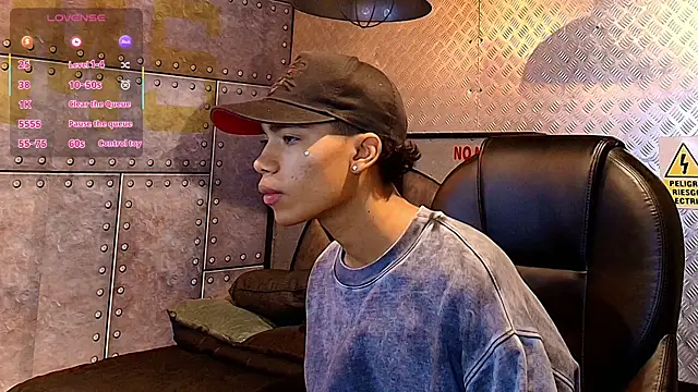 Snapshot of AlanCutee chatting on 17, 9, 2025 AlanCutee online show from 17, 9, 2025