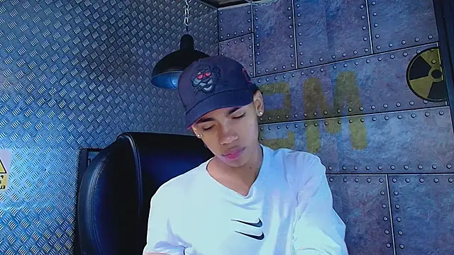 Snapshot of AlanCutee chatting on 24, 9, 2025 AlanCutee online show from 24, 9, 2025