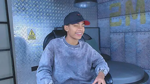 Snapshot of AlanCutee chatting on 29, 9, 2025 AlanCutee online show from 29, 9, 2025