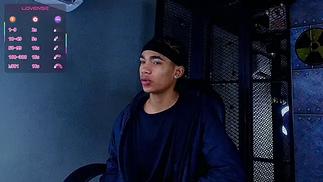 Snapshot of AlanCutee chatting on 7, 10, 2025 AlanCutee online show from 7, 10, 2025