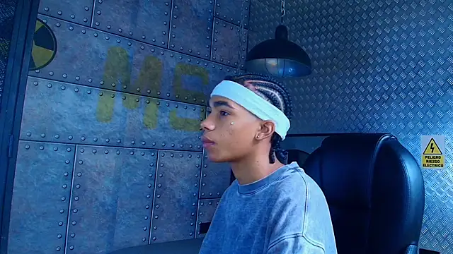 Snapshot of AlanCutee chatting on 17, 10, 2025 AlanCutee online show from 17, 10, 2025