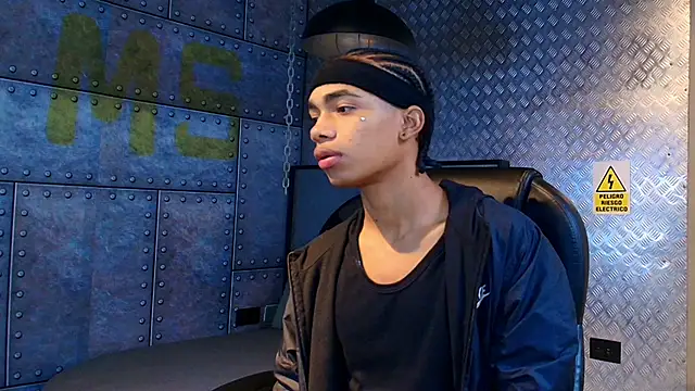 Snapshot of AlanCutee chatting on 18, 10, 2025 AlanCutee online show from 18, 10, 2025