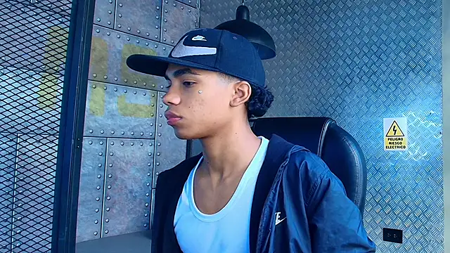 Snapshot of AlanCutee chatting on 21, 10, 2025 AlanCutee online show from 21, 10, 2025