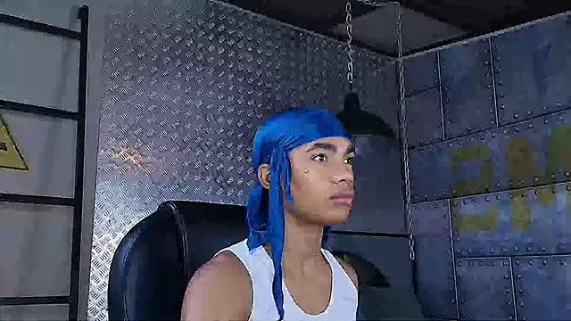 Snapshot of AlanCutee chatting on 31, 10, 2025 AlanCutee online show from 31, 10, 2025