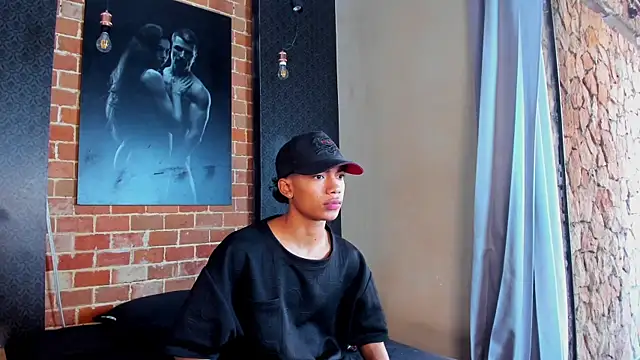 Snapshot of AlanCutee chatting on 2, 11, 2025 AlanCutee online show from 2, 11, 2025