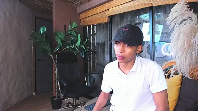 Snapshot of AlanCutee chatting on 23, 11, 2025 AlanCutee online show from 23, 11, 2025