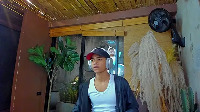 Snapshot of AlanCutee chatting on 29, 11, 2025 AlanCutee online show from 29, 11, 2025