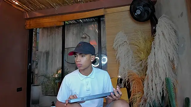 Snapshot of AlanCutee chatting on 14, 12, 2025 AlanCutee online show from 14, 12, 2025