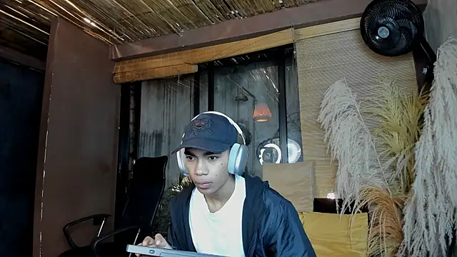 Snapshot of AlanCutee chatting on 16, 12, 2025 AlanCutee online show from 16, 12, 2025