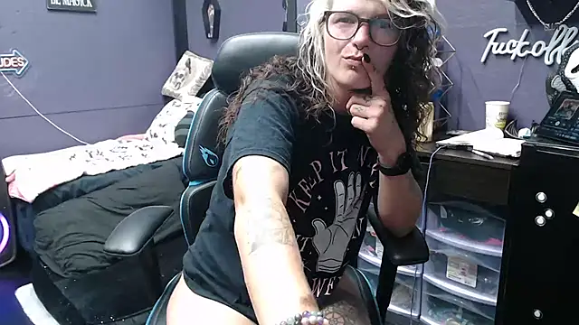 oddywithabody online show from 15, 10, 2025