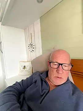 Snapshot of philefc chatting on 28, 11, 2025 philefc online show from 28, 11, 2025