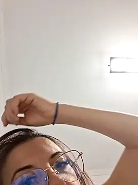 Anayssa  online show from 1, 10, 2025