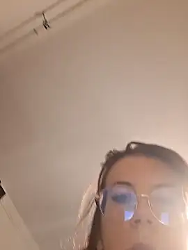 Anayssa  online show from 2, 10, 2025