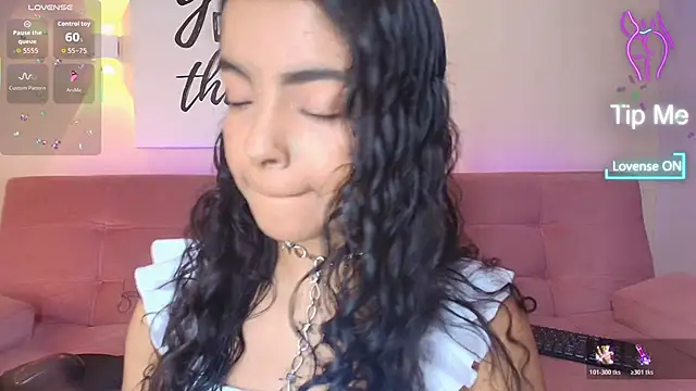 Snapshot of SunnyGilmoree chatting on 7, 11, 2025 SunnyGilmoree online show from 7, 11, 2025