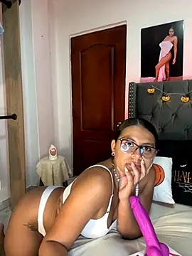 Snapshot of ema_zoe chatting on 5, 10, 2025 ema zoe online show from 5, 10, 2025