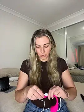 louiseberkeley online show from 3, 6, 2026