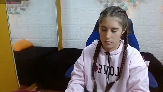 karlarousex online show from 26, 9, 2025