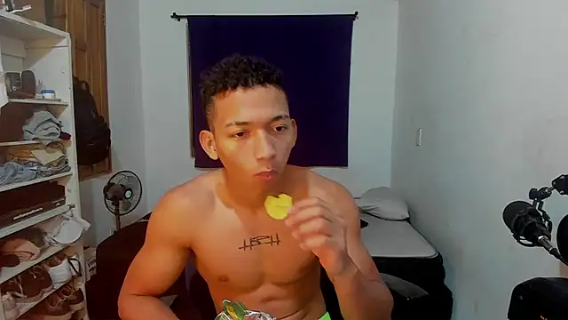 Snapshot of JuanchiT66 chatting on 25, 10, 2025 JuanchiT66 online show from 25, 10, 2025