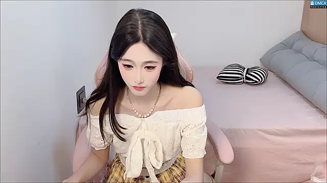 Snapshot of R_R6 chatting on 4, 11, 2025 R R6 online show from 4, 11, 2025