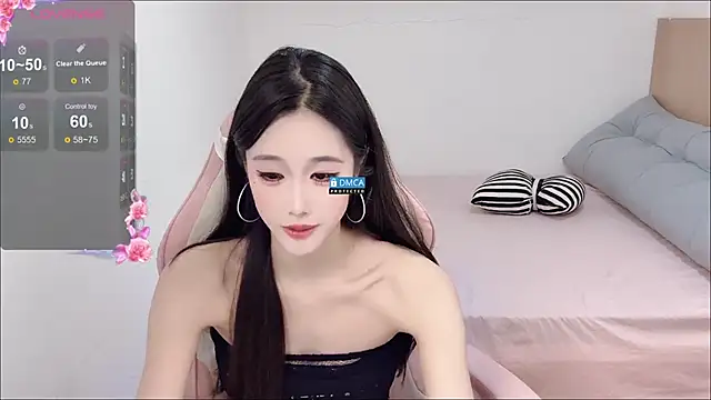 Snapshot of R_R6 chatting on 6, 11, 2025 R R6 online show from 6, 11, 2025