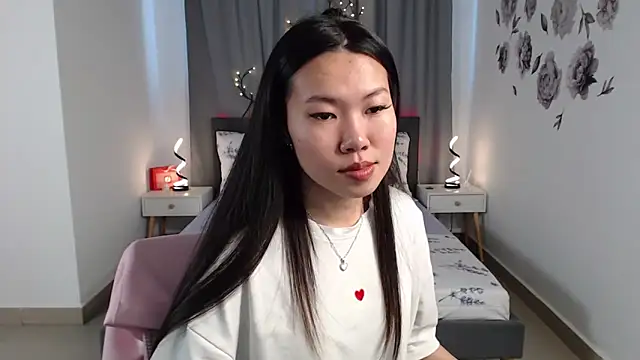 Snapshot of LunaPurrr chatting on 9, 9, 2025 LunaPurrr online show from 9, 9, 2025