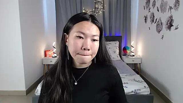 Snapshot of LunaPurrr chatting on 12, 9, 2025 LunaPurrr online show from 12, 9, 2025