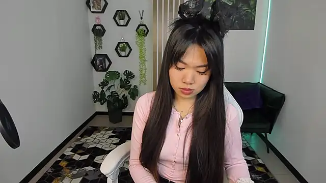 Snapshot of LunaPurrr chatting on 13, 10, 2025 LunaPurrr online show from 13, 10, 2025