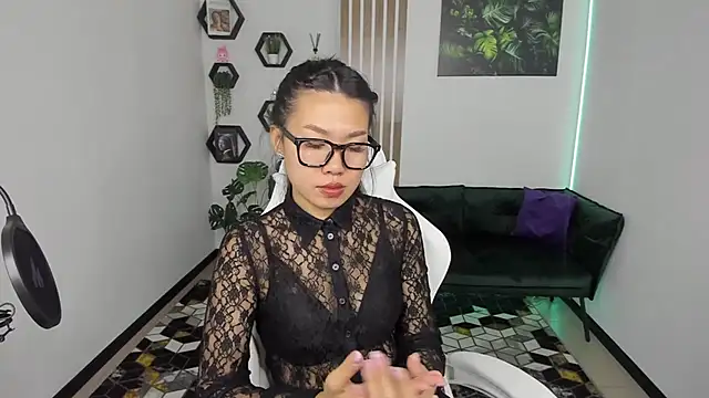 Snapshot of LunaPurrr chatting on 16, 10, 2025 LunaPurrr online show from 16, 10, 2025