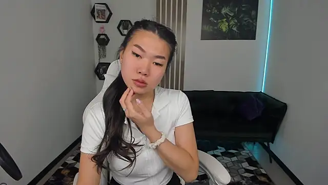 Snapshot of LunaPurrr chatting on 18, 10, 2025 LunaPurrr online show from 18, 10, 2025