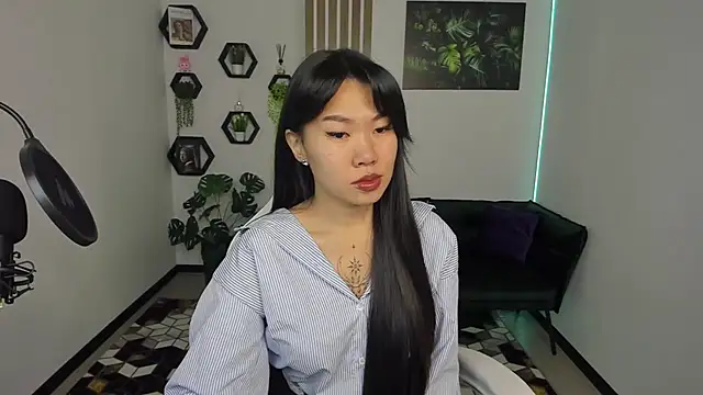 Snapshot of LunaPurrr chatting on 23, 10, 2025 LunaPurrr online show from 23, 10, 2025