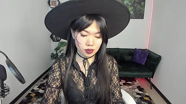 Snapshot of LunaPurrr chatting on 28, 10, 2025 LunaPurrr online show from 28, 10, 2025