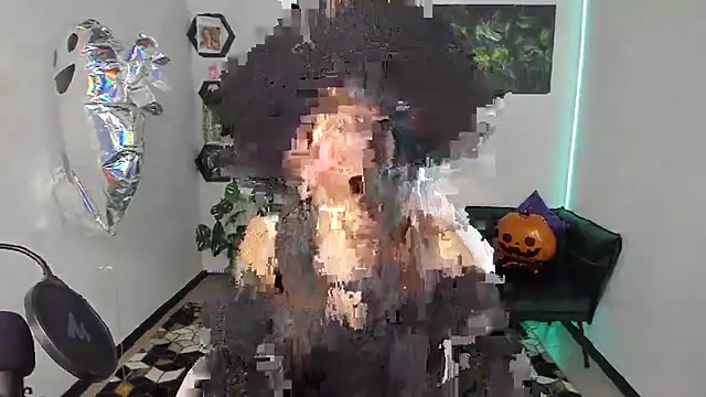 Snapshot of LunaPurrr chatting on 30, 10, 2025 LunaPurrr online show from 30, 10, 2025