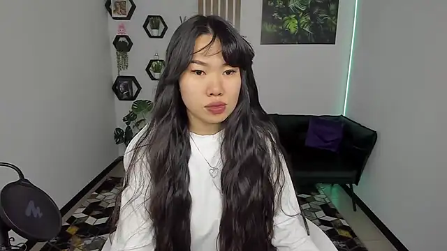 Snapshot of LunaPurrr chatting on 11, 11, 2025 LunaPurrr online show from 11, 11, 2025