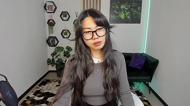 Snapshot of LunaPurrr chatting on 13, 11, 2025 LunaPurrr online show from 13, 11, 2025