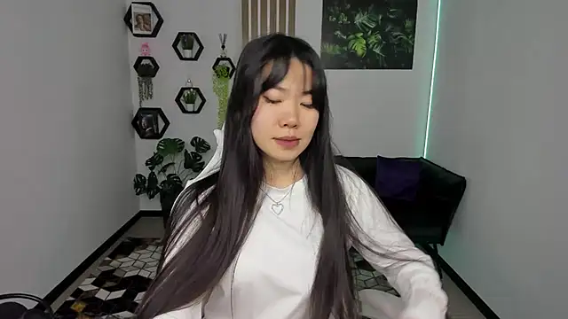 Snapshot of LunaPurrr chatting on 15, 11, 2025 LunaPurrr online show from 15, 11, 2025