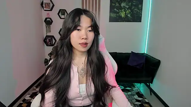 Snapshot of LunaPurrr chatting on 17, 11, 2025 LunaPurrr online show from 17, 11, 2025