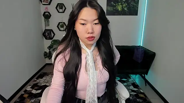 Snapshot of LunaPurrr chatting on 18, 11, 2025 LunaPurrr online show from 18, 11, 2025