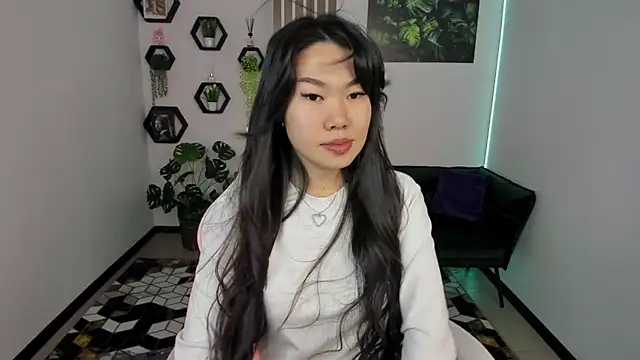 Snapshot of LunaPurrr chatting on 28, 11, 2025 LunaPurrr online show from 28, 11, 2025