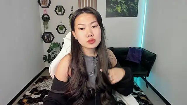 Snapshot of LunaPurrr chatting on 28, 11, 2025 LunaPurrr online show from 28, 11, 2025