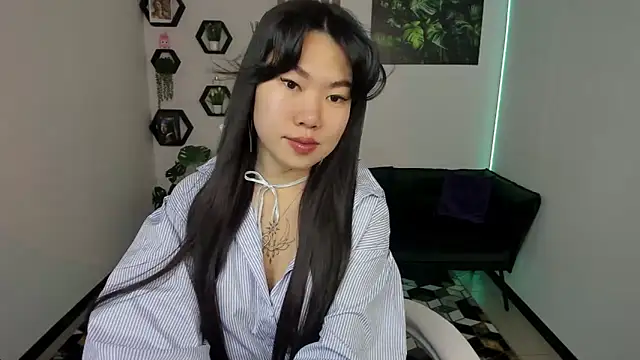 Snapshot of LunaPurrr chatting on 2, 12, 2025 LunaPurrr online show from 2, 12, 2025