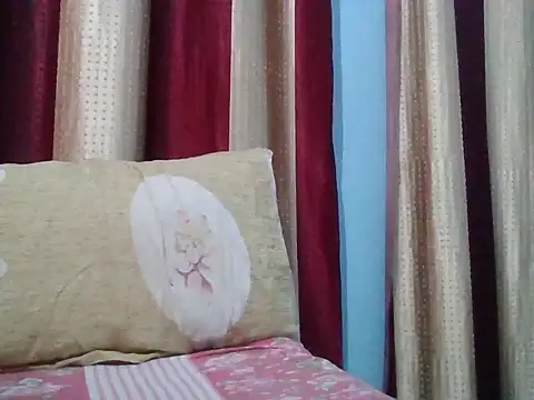 Snapshot of creativecommin chatting on 27, 10, 2025 creativecommin online show from 27, 10, 2025