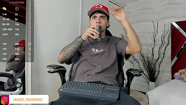 Snapshot of JamesDeker chatting on 17, 9, 2025 JamesDeker online show from 17, 9, 2025