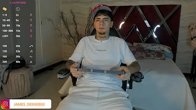Snapshot of JamesDeker chatting on 1, 10, 2025 JamesDeker online show from 1, 10, 2025