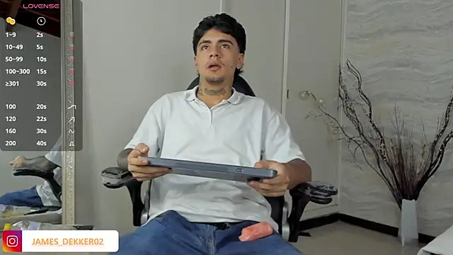 Snapshot of JamesDeker chatting on 21, 10, 2025 JamesDeker online show from 21, 10, 2025