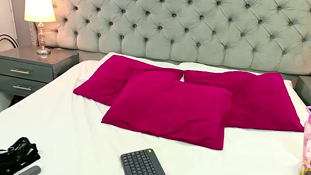 ScarlethCruz online show from 18, 10, 2025
