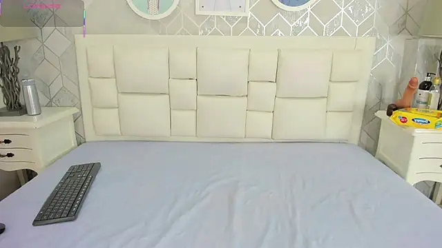 naia cox online show from 26, 3, 2026